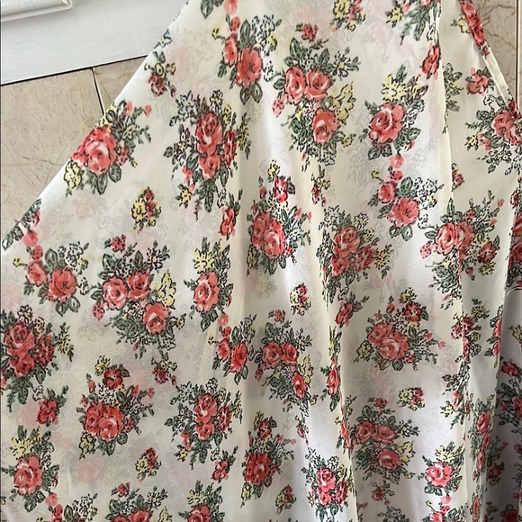 Vibrant Floral kimono - Picture 2 of 5